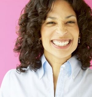 Mindfulness: mosolygó nő