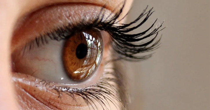 Szemszárazság, vörös szemek: pajzsmirigybetegség is okozhatja