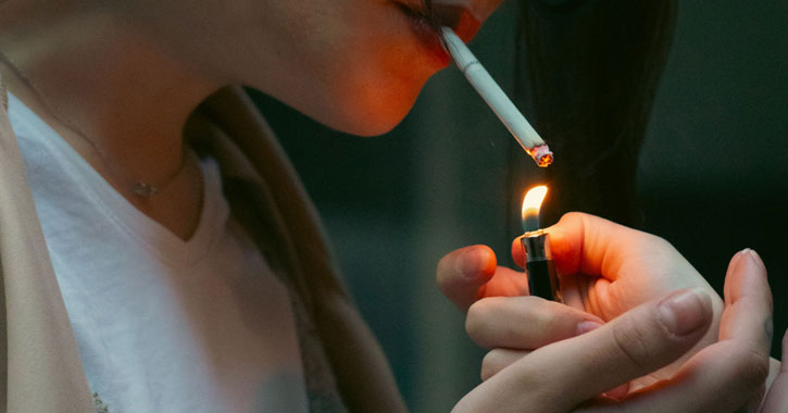 A dohányzó kamaszok elhízott felnőtté válhatnak?