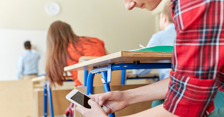 Tiltólista az iskolában – ősztől újabb szigor várható