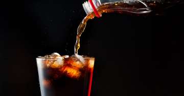 A kóla – frissítő ital vagy egészségtelen szokás?