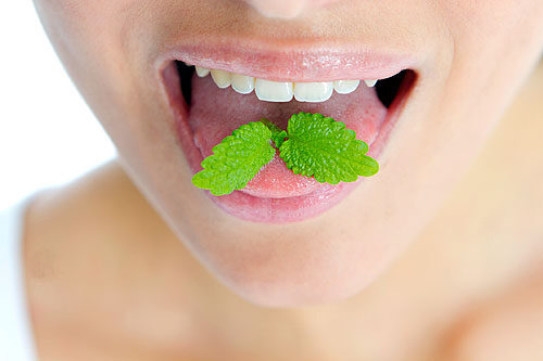Tabutéma: a rossz szájszag | TermészetGyógyász Magazin - Rossz lehelet lehet az orrból