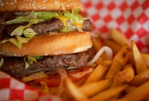 Egészségtelen táplálkozás: hamburger