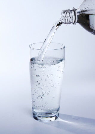 Egy pohár tiszta víz