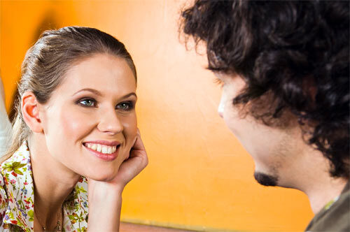 Hogyan kerüld el a kínos hallgatást randi közben?